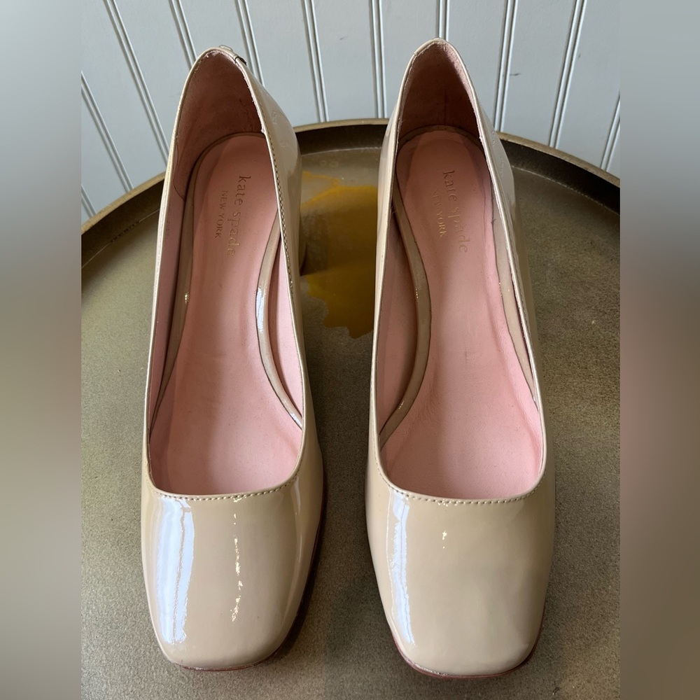 KATE SPADE KYLAH BLOCK HEEL PATENT LEATHER PUMPS | BEIGE | SIZE: 6M | EUC - Picture 2 of 8
